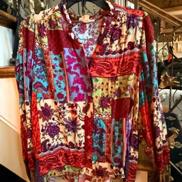 Easel NWOT Beautiful Multi Color.Elastic at sleeves & neck. S.Button front. - Picture 3 of 10